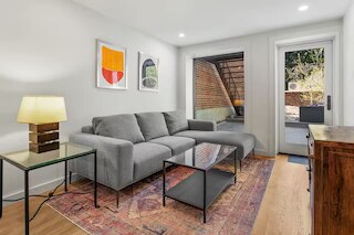 デグロー プレイス バイ ローブ トラベル アパート ウィズ プライベートパティオ