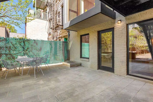 デグロー プレイス バイ ローブ トラベル アパート ウィズ プライベートパティオ