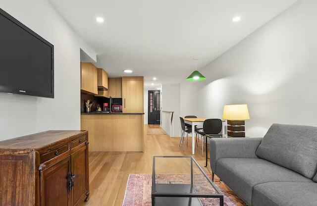 デグロー プレイス バイ ローブ トラベル アパート ウィズ プライベートパティオ