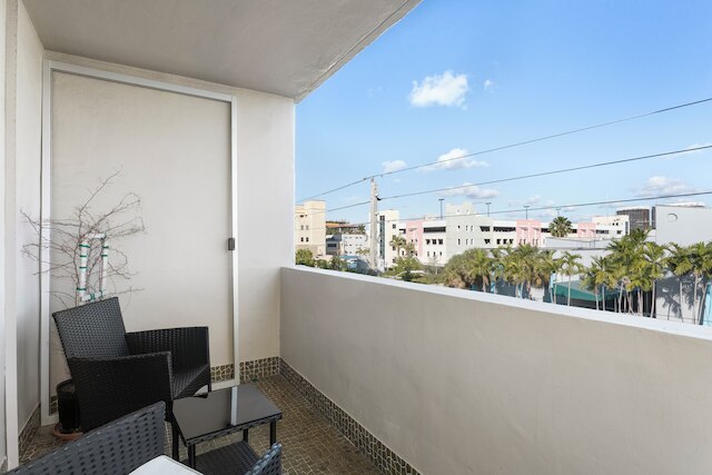 ベイ ハーバー サンセット アパートメント 4A