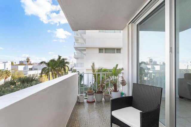 ベイ ハーバー サンセット アパートメント 4A