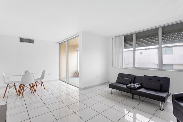 ベイ ハーバー サンセット アパートメント 4B