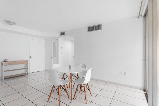 ベイ ハーバー サンセット アパートメント 4B