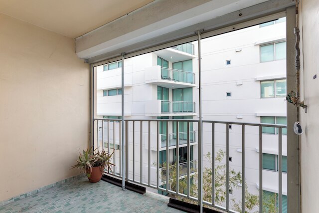 ベイ ハーバー サンセット アパートメント 4B