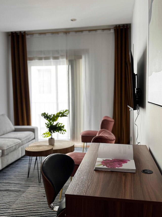 スペーシャス ブランドニュー フルファーニッシュド 2ベッドルーム イン プライム マレーヒル ムーブイン レディ