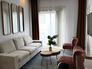 スペーシャス ブランドニュー フルファーニッシュド 2ベッドルーム イン プライム マレーヒル ムーブイン レディ