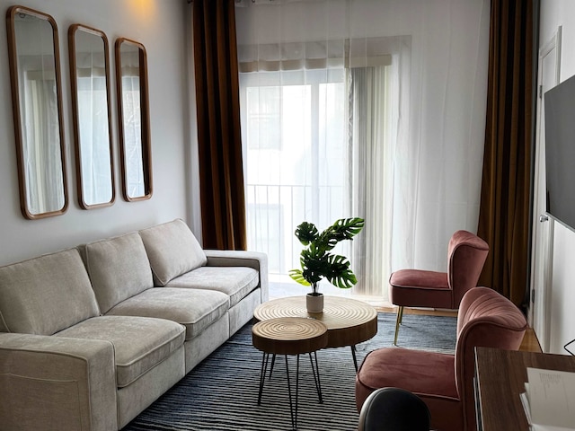 スペーシャス ブランドニュー フルファーニッシュド 2ベッドルーム イン プライム マレーヒル ムーブイン レディ