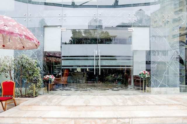 スタイリッシュ & モダン ステイズ アット パレット リバー フロント