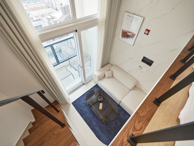 UH FLAT SIGNATURE GANGNAM