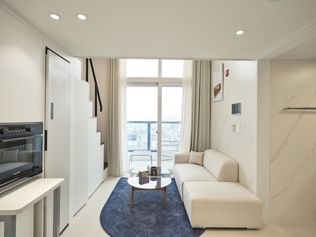 UH FLAT SIGNATURE GANGNAM