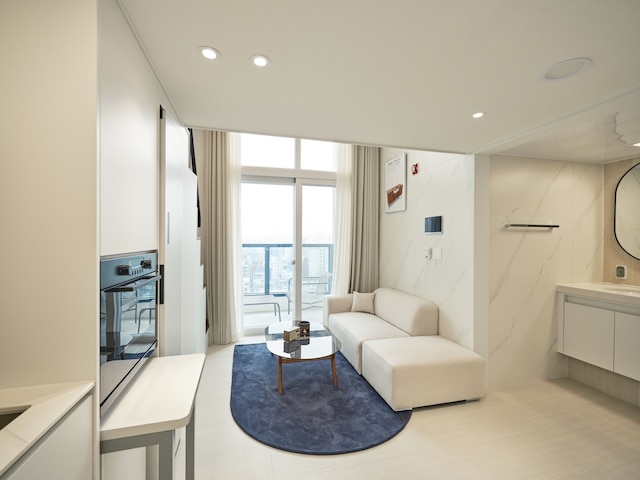 UH FLAT SIGNATURE GANGNAM