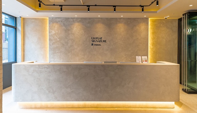 UH FLAT SIGNATURE GANGNAM