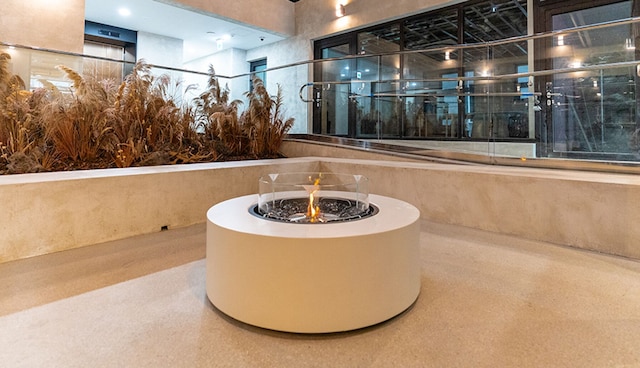 UH FLAT SIGNATURE GANGNAM