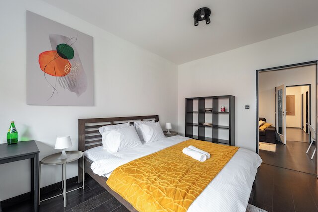 スタイリッシュ 3-ベッドルーム アパートメント ウィズ バルコニー