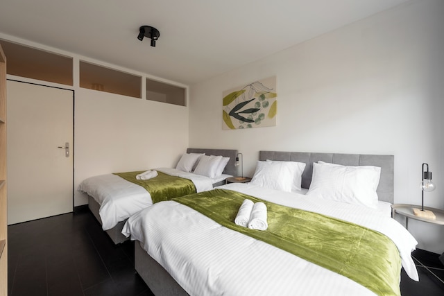 スタイリッシュ 3-ベッドルーム アパートメント ウィズ バルコニー