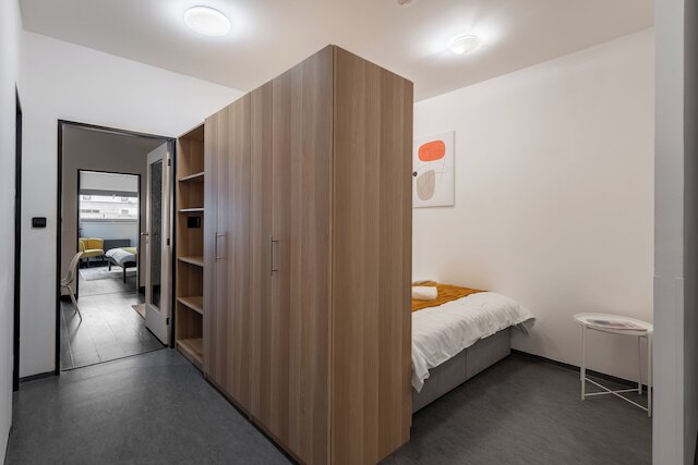 スタイリッシュ 3-ベッドルーム アパートメント ウィズ バルコニー