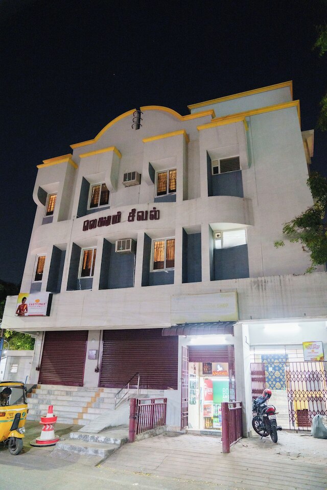 リッチ イン パレス ティーナガル