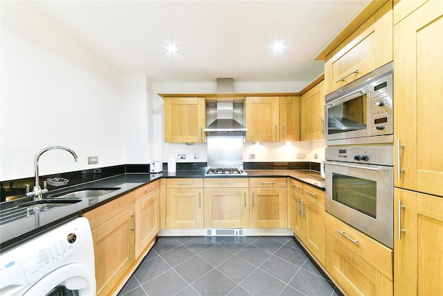 イマキュレート 2 ベッド ハウス イン アールズ コート W14