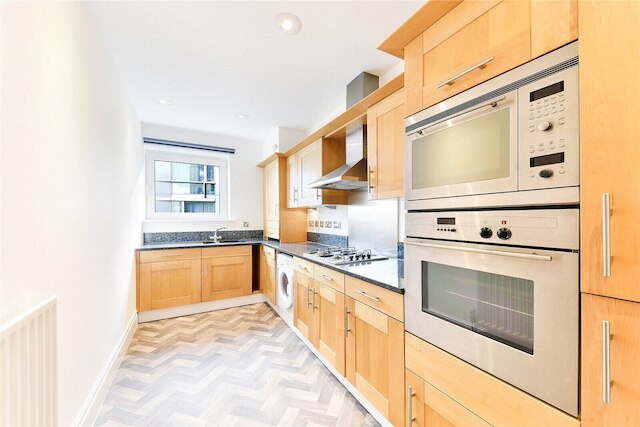 イマキュレート 2 ベッド ハウス イン アールズ コート W14