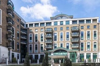 イマキュレート 2 ベッド ハウス イン アールズ コート W14