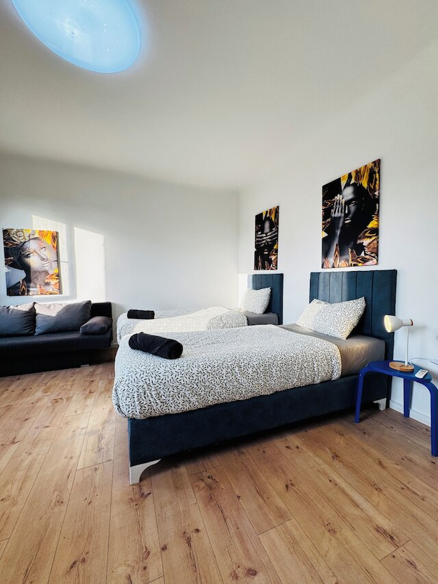 コージー 3 ベッドルーム アパートメント ウィズ ガーデン スリープス 10