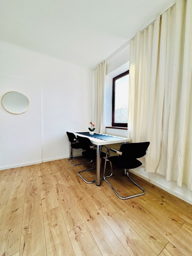 コージー 3 ベッドルーム アパートメント ウィズ ガーデン スリープス 10