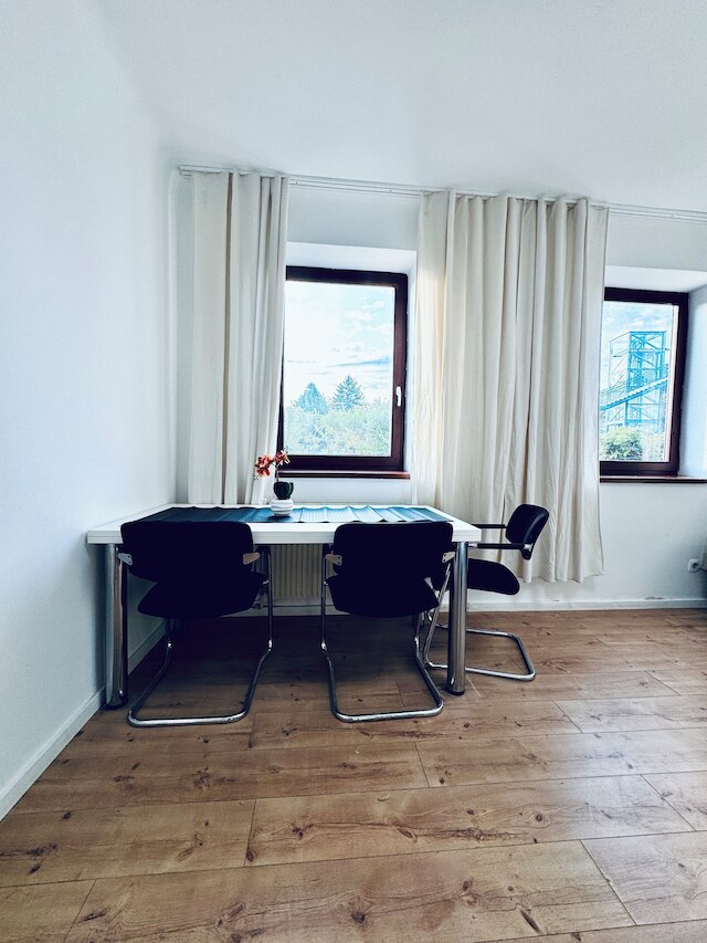 コージー 3 ベッドルーム アパートメント ウィズ ガーデン スリープス 10