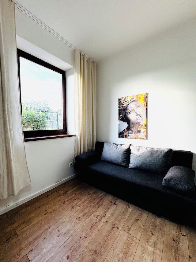 コージー 3 ベッドルーム アパートメント ウィズ ガーデン スリープス 10