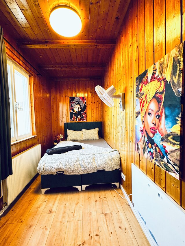 コージー 3 ベッドルーム アパートメント ウィズ ガーデン スリープス 10