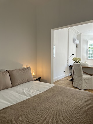 Shanghai Hills& Art Suite 18