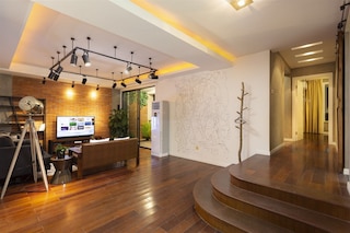 Shanghai Hills&Chuanyu Inn Near NECC 53-402