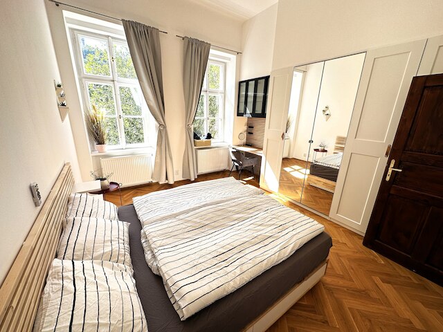 ブラック イーグル アパートメンツ