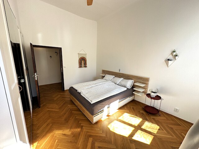 ブラック イーグル アパートメンツ