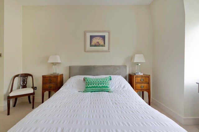 スペーシャス 3 ベッドルーム アパートメント イン アールズ コート