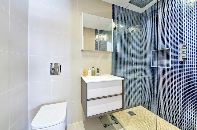 スペーシャス 3 ベッドルーム アパートメント イン アールズ コート