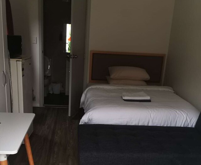 1 ダブル アンド 1 ソファベッド ガーデン シャレー B