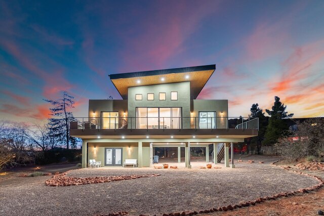 ニュー ムーンダンス レッド ロック リトリート エピック ビューズ