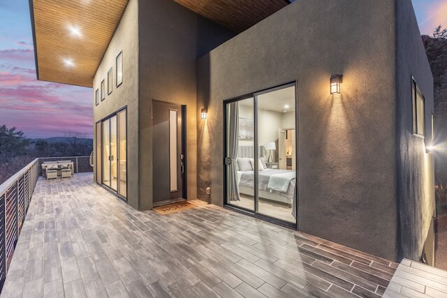 ニュー ムーンダンス レッド ロック リトリート エピック ビューズ