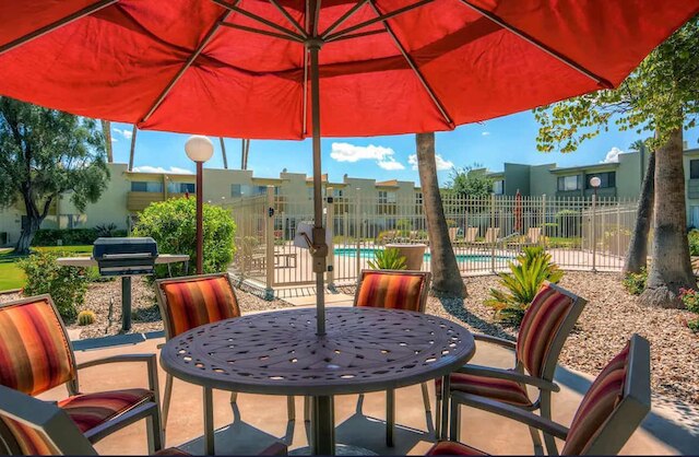 ニュー キャメルバック ハウス ウォーク トゥ オールド タウン