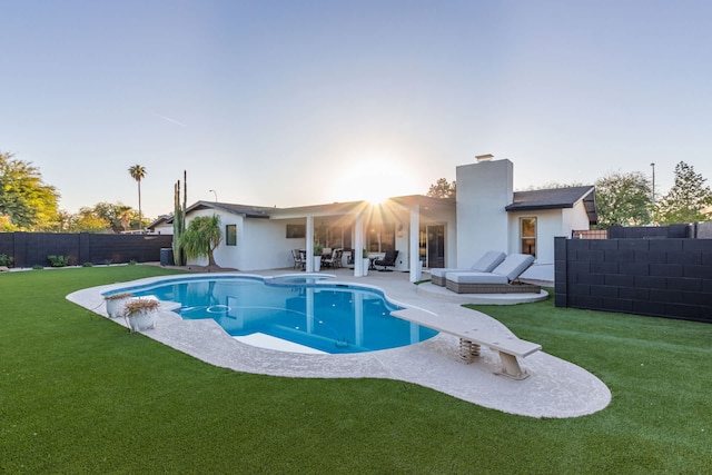 ニュー ザ ウェントワース ラックス リトリート プール スパ