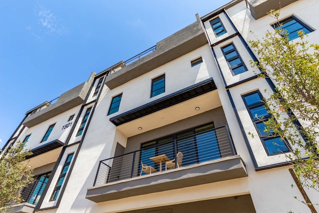 パパゴ ラックス タウンハウス 4レベル オアシス ウィズ ルーフトップ ラウンジ