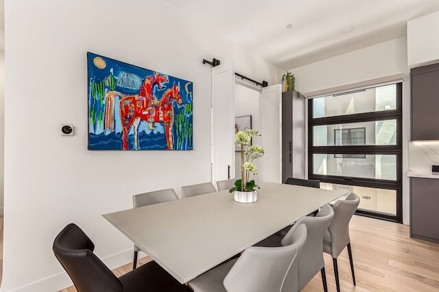 パパゴ ラックス タウンハウス 4レベル オアシス ウィズ ルーフトップ ラウンジ