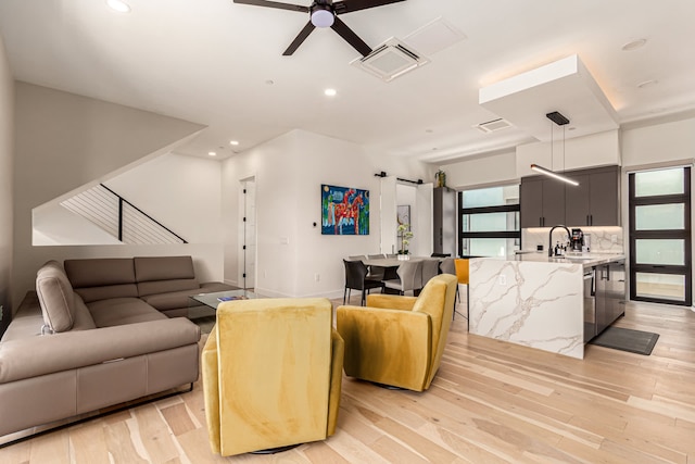 パパゴ ラックス タウンハウス 4レベル オアシス ウィズ ルーフトップ ラウンジ