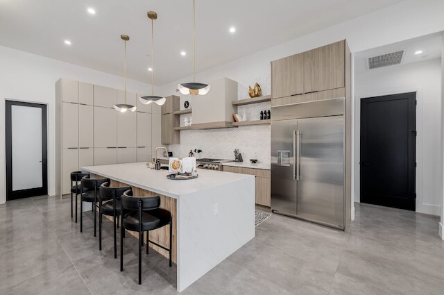 ザ カーライル エクスペリエンス 4 シャワーズ ヒーテッド プール