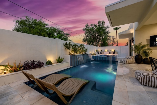 ザ カーライル エクスペリエンス 4 シャワーズ ヒーテッド プール