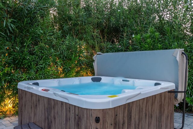 オチェンタ モダン リトリート ヒーテッド プール スパ パット グリーン ジム