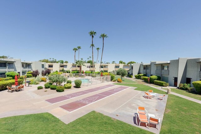 ウォーク トゥ オールド タウン プール ビュー ファッション スクエア