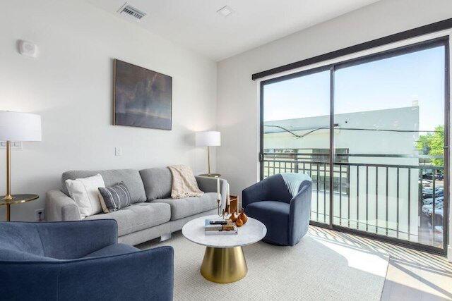 ラックス ペントハウス オールド タウン ウォーカブル ジム マウンテン ビューズ