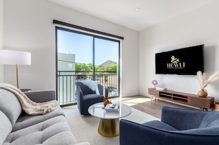 ラックス ペントハウス オールド タウン ウォーカブル ジム マウンテン ビューズ