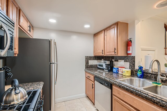 スタイリッシュ - マルチレベル - パティオ - ゲームズ - ファスト WiFi - cm3